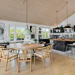 Dom wakacyjny Amazing In With Kitchen Tarm